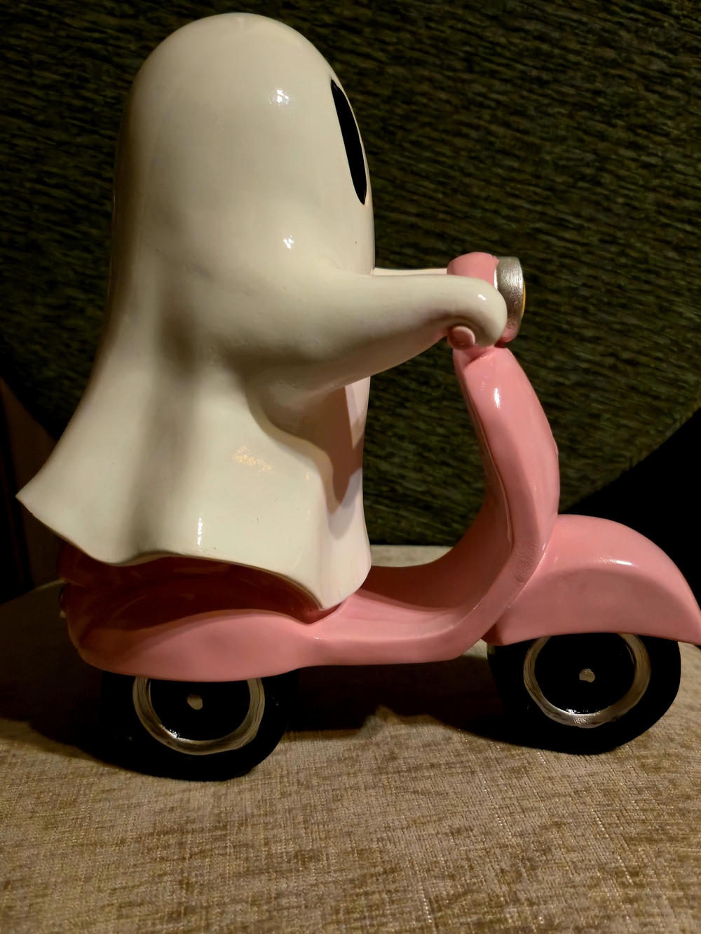 Viral Pink-O-Ween Ceramic Ghost Riding Scooter Figurine – Pastel Summerween NWT - Picture 3 of 7